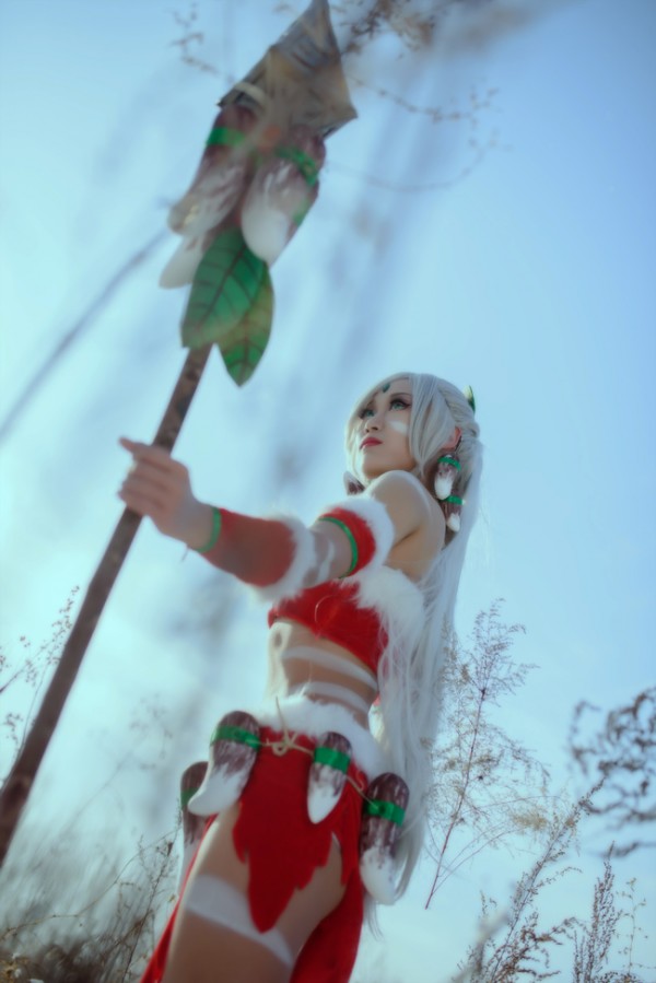 Nidalee Thỏ Tuyết cosplay