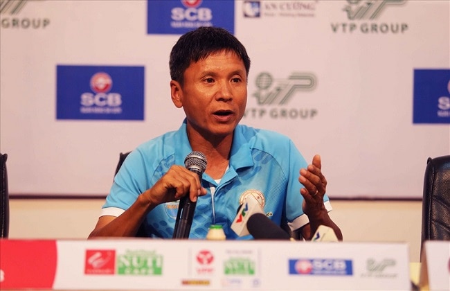 huấn luyện viên Võ Đình Tân
